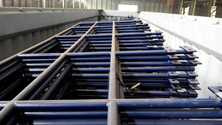 32_Sets_Steel_Reefer_Gantries_Supply_Hidd_Port_Bahrain_11_Handrail_Container_loading