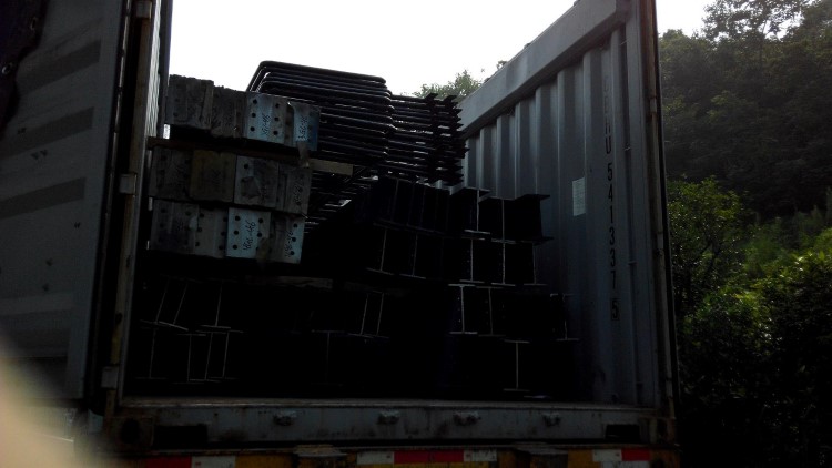 32_Sets_Steel_Reefer_Gantries_Supply_Hidd_Port_Bahrain_11_Structures_Container_loading