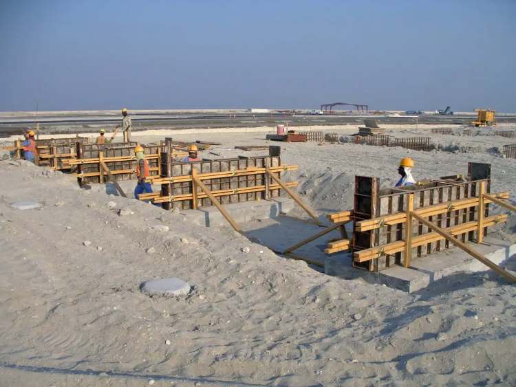 32_Sets_Steel_Reefer_Gantries_Supply_Hidd_Port_Bahrain_14_Reefer Gantry foundations