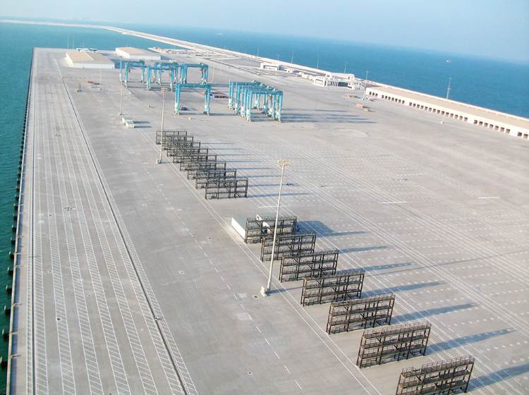 32_Sets_Steel_Reefer_Gantries_Supply_Hidd_Port_Bahrain_4_Reefer_Gantry_Erection
