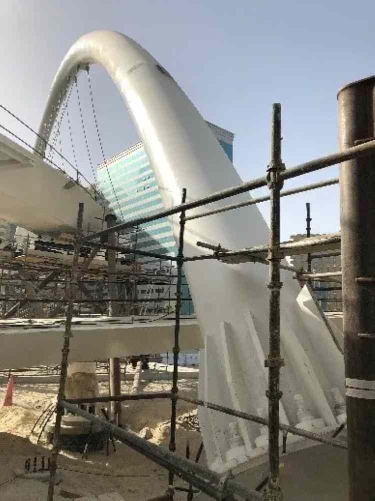 Al_Ittihad_Footbridge_Arch_Steel_Structures_United_Arab_Emirates_00f-bridge_base_saddle-details
