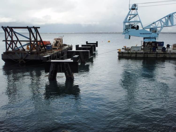 Mare_Harbour_Steel_Dolphin_Pipes _Falkland_Islands_0_Site-Installation