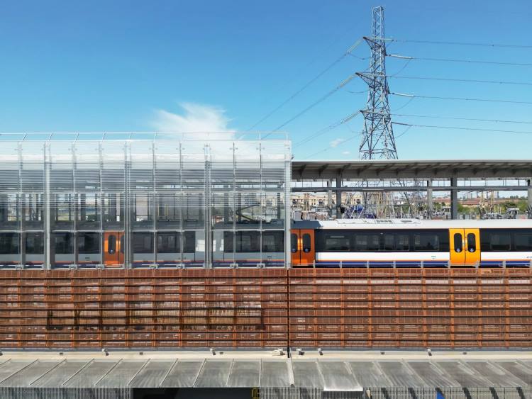 Train station Atrium Box Glazed Facade Platform and Canopies  | Architecturally Exposed Steel